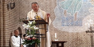 Eucharistieviering met kleine groep Theater Eucharistieviering(zonder gezangen) iedere